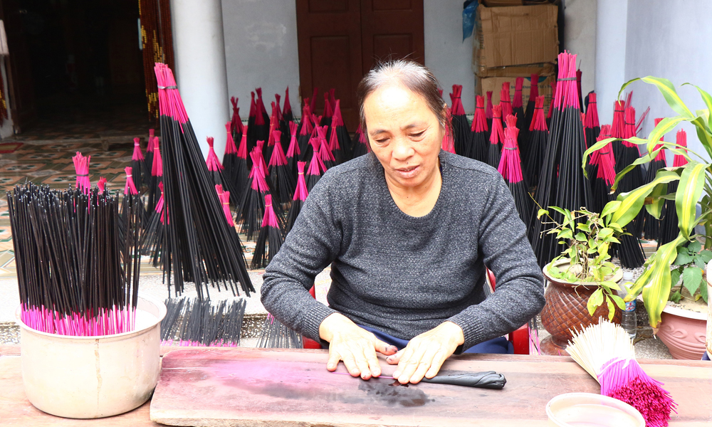 Cách nhận biết hương sạch tự nhiên và hương tẩm hóa chất đậu tàn